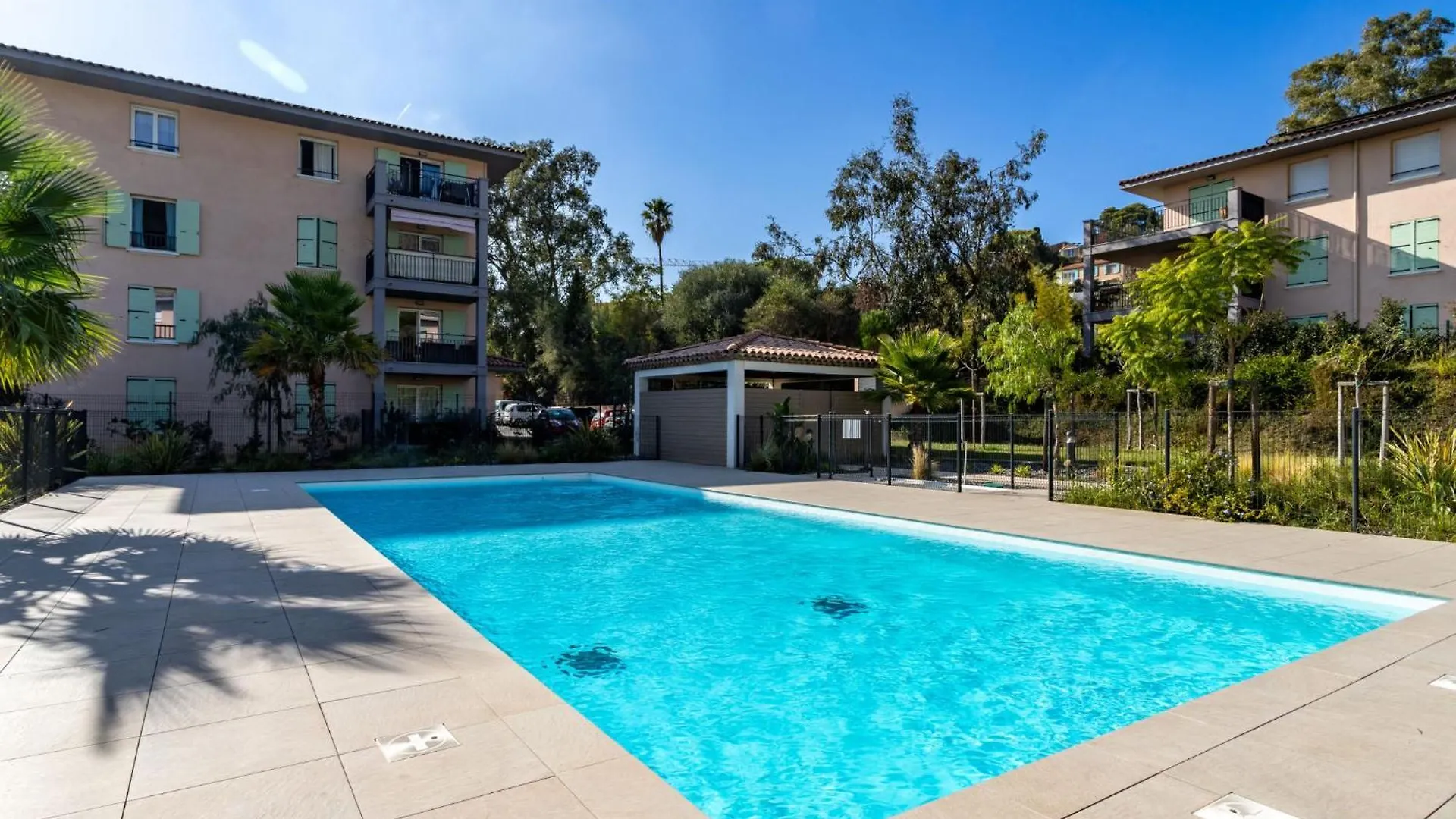 Apartment Le Clos Jardin-4 By Interhome ボルム・レ・ミモザ 0*,  フランス