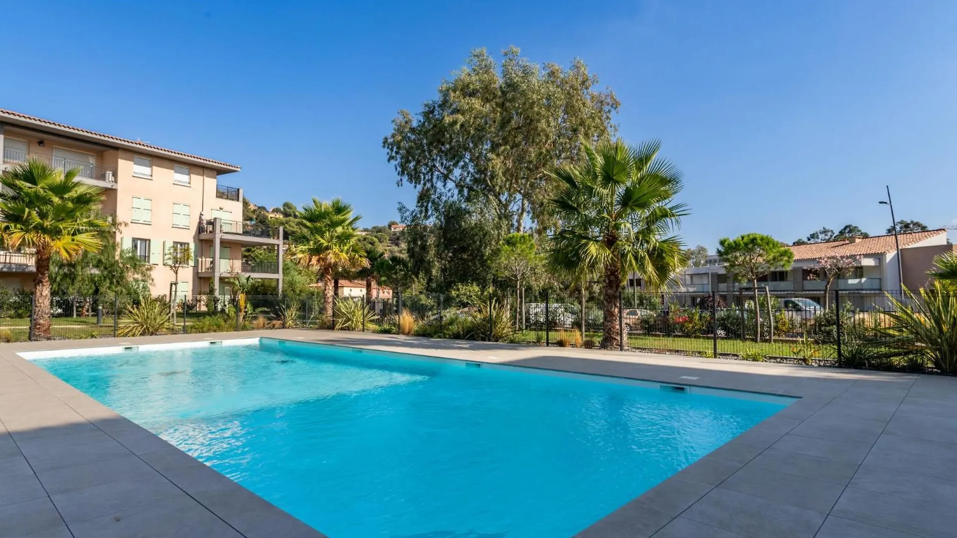 Apartment Le Clos Jardin-4 By Interhome ボルム・レ・ミモザ フランス